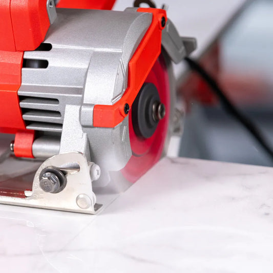 Marmorschneider E3009 mit 1300-W-Motor und 45-Grad-Winkelschnittfähigkeit