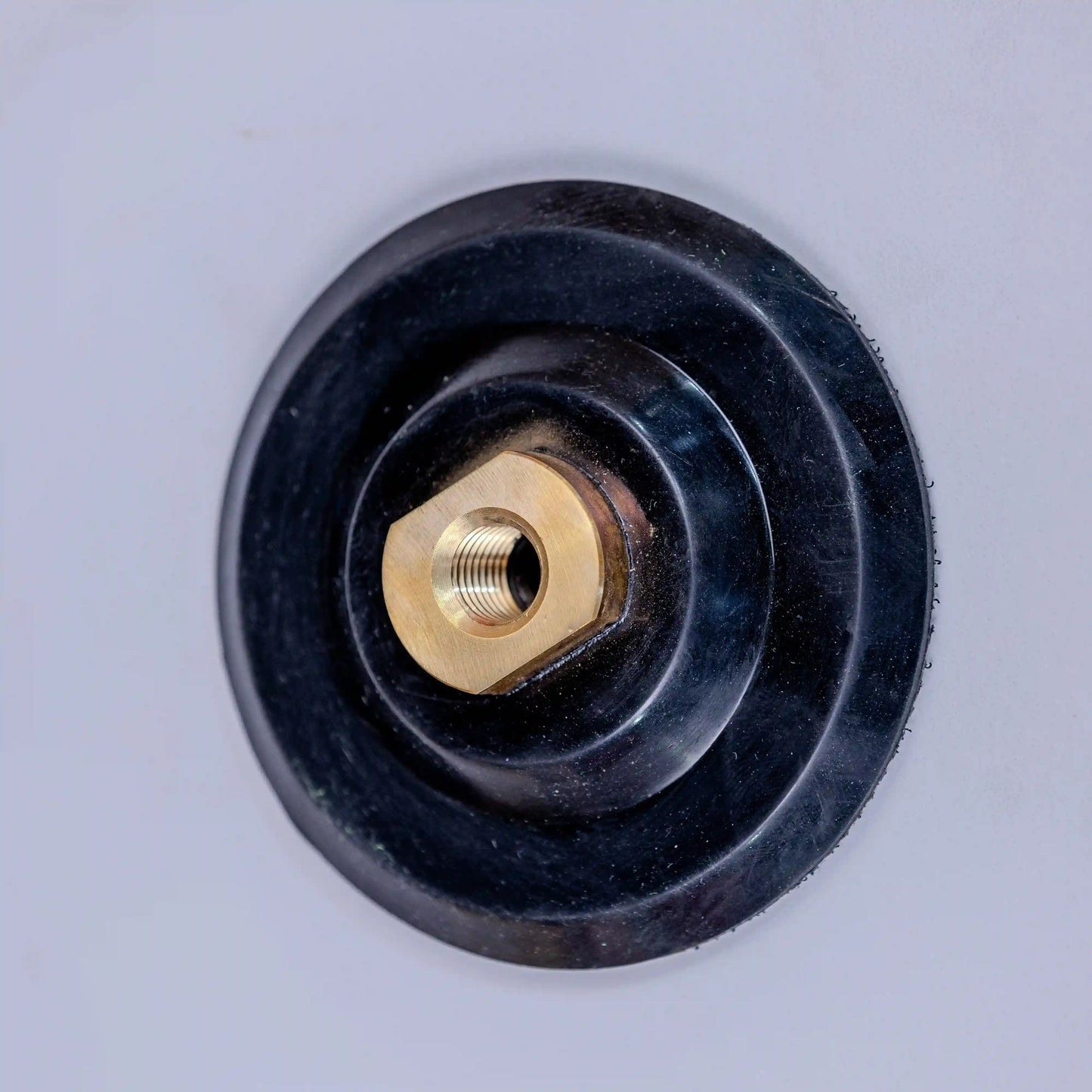 E1047 Gummipadhalter mit ergonomischem Komfortgriff und präziser Passform