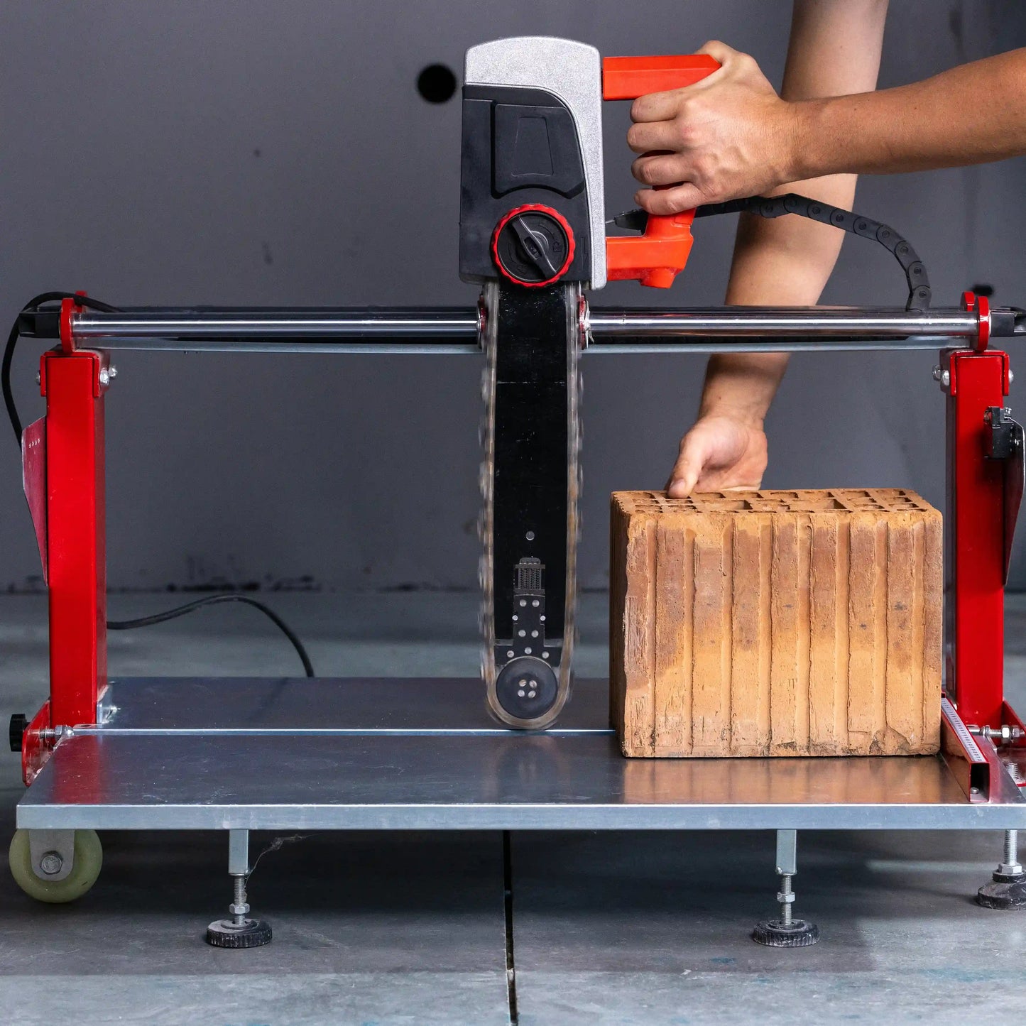 E4006 Leichtziegel-Schneidemaschine mit 2300-W-Motor und 300 mm Schnitttiefe