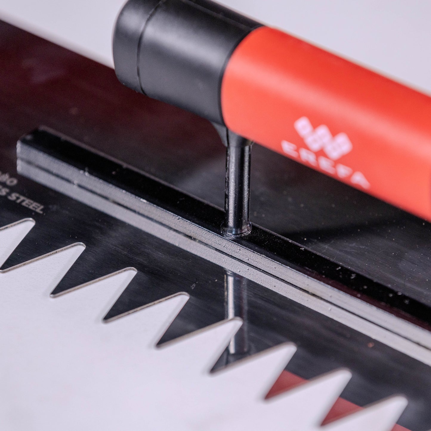 E1015 Stainless steel notched trowel