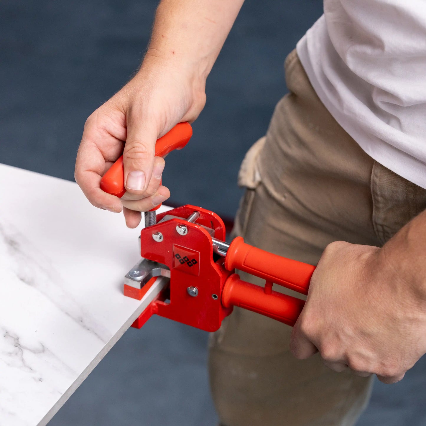 E1005 Hochleistungs-Plattenzange mit ergonomischem Griff für Präzision und Langlebigkeit