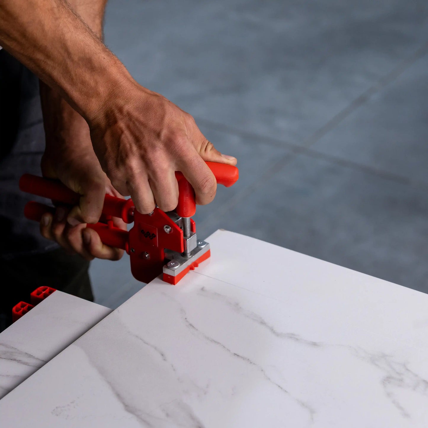 E1005 Hochleistungs-Plattenzange mit ergonomischem Griff für Präzision und Langlebigkeit