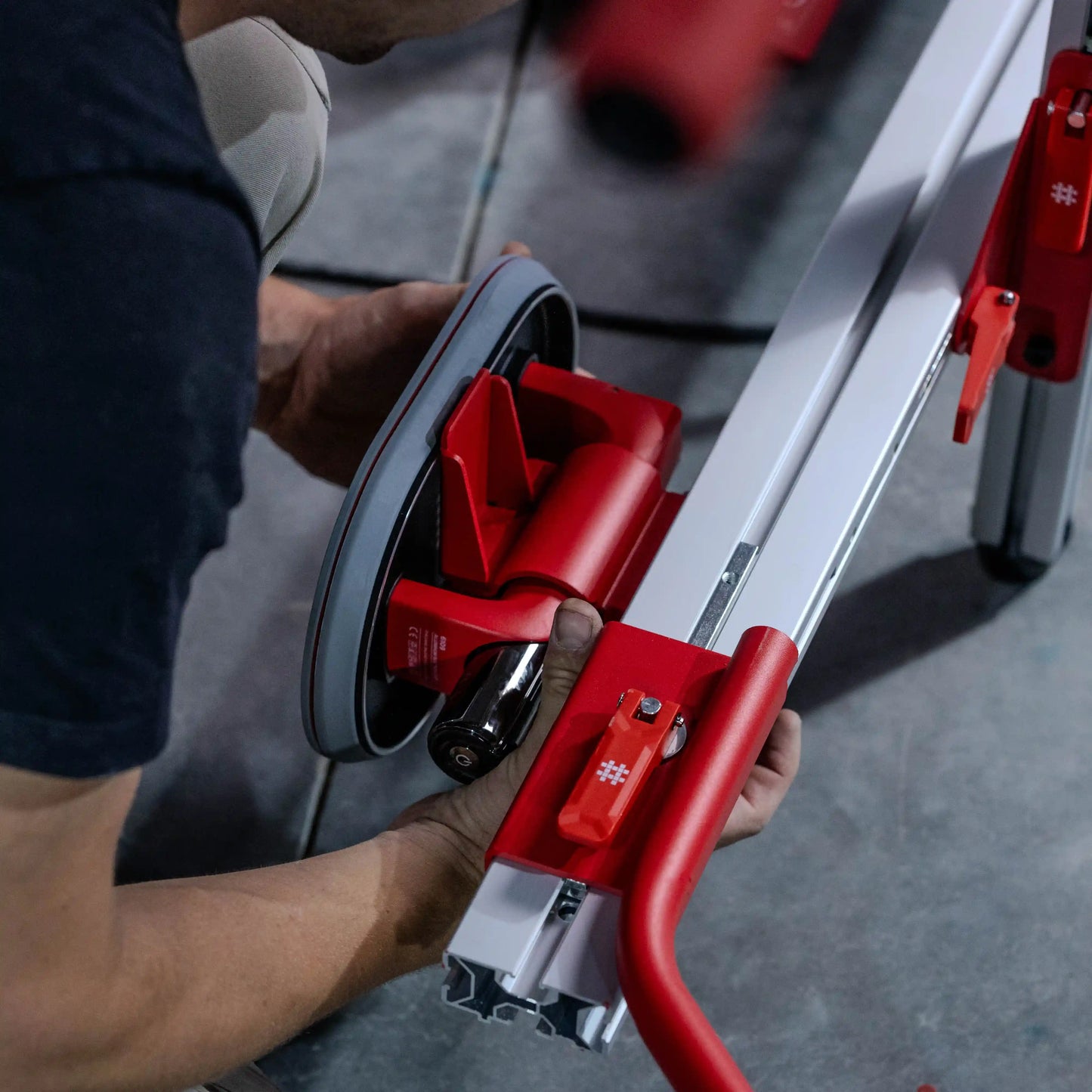 E4001 Schwerlast-Plattenheber mit Aluminium-Saugnapf und LCD-Display