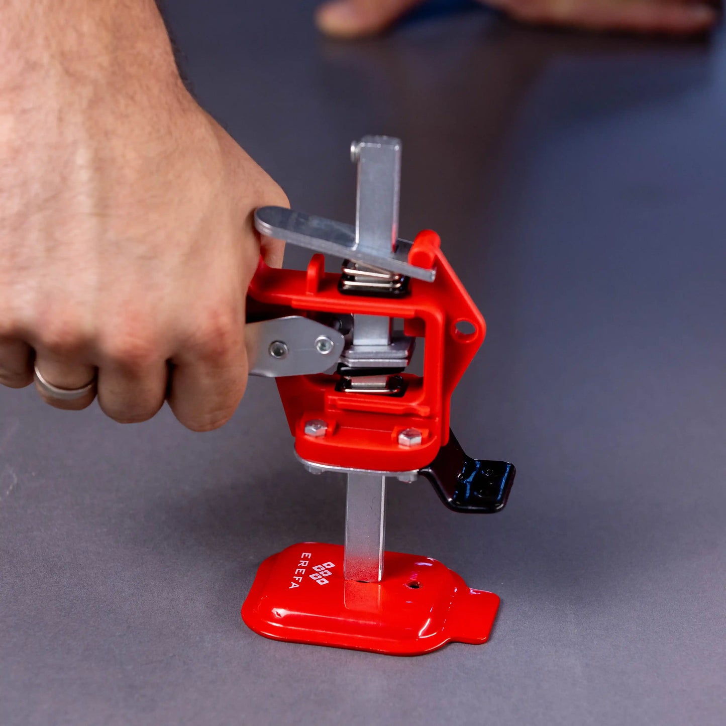 E1022 Nosač pločica sa skalom - nosivost 50kg