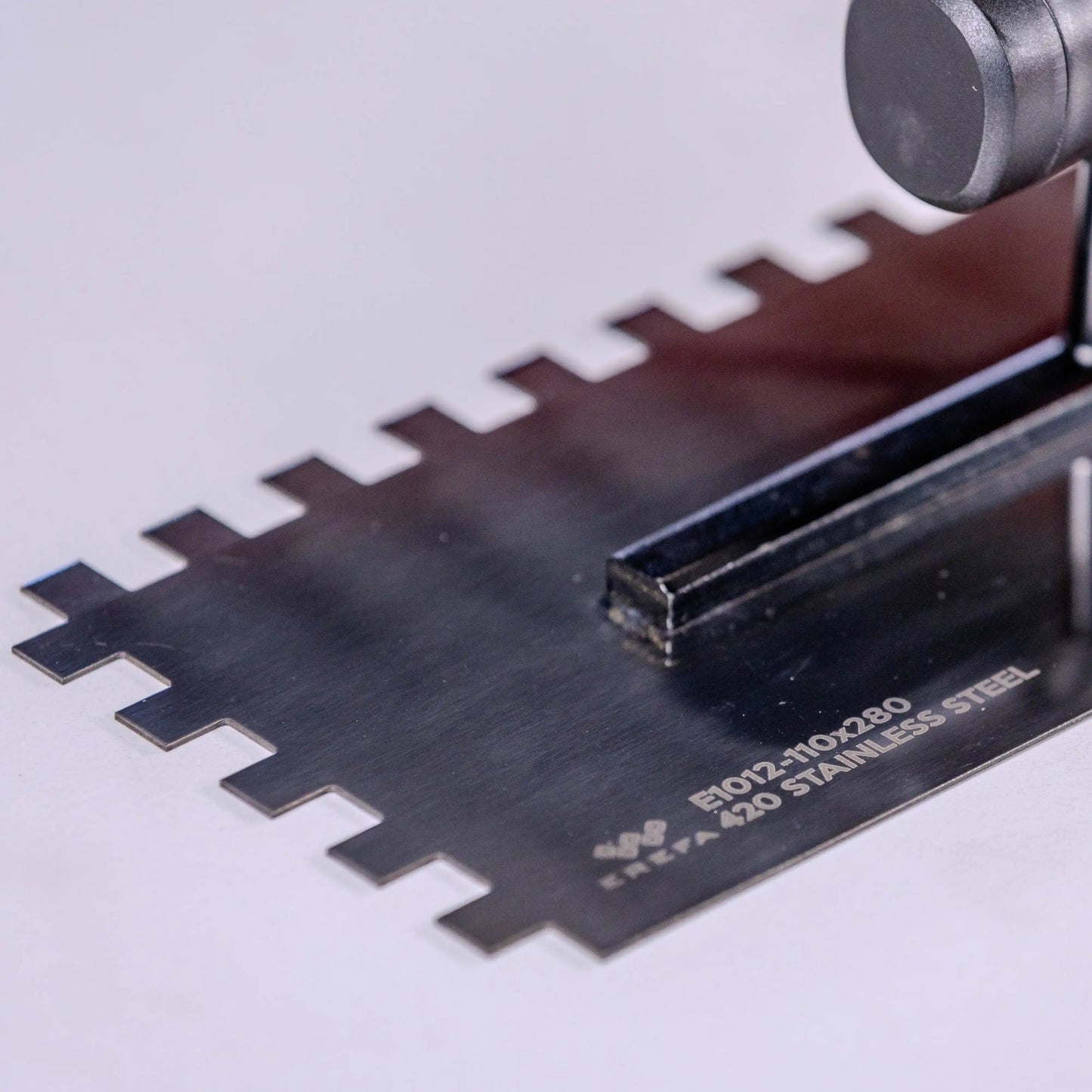 E1012 Inox gleterica sa zubima 10mm (110x280mm)