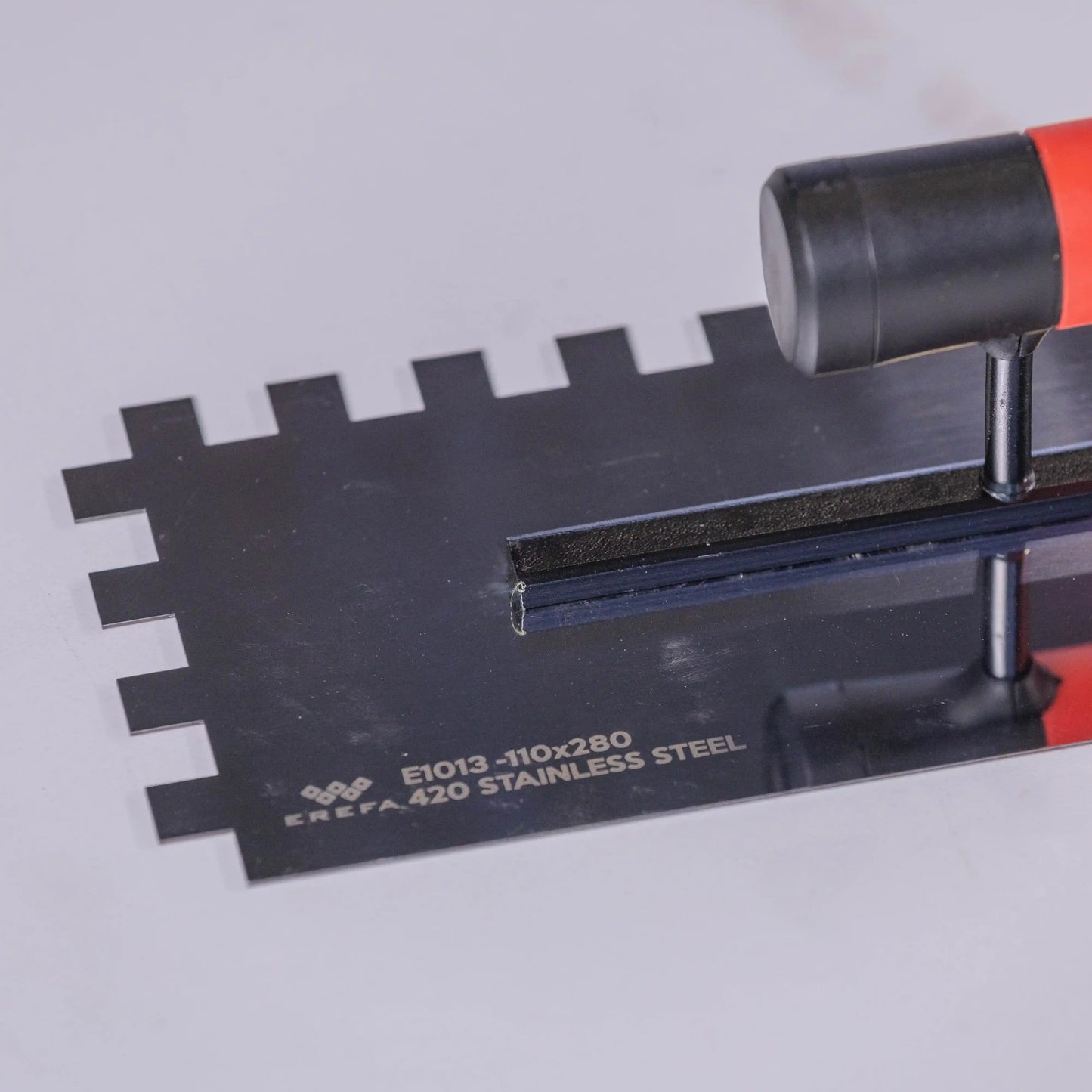 E1013 Inox gleterica za lepak – 12mm zubi