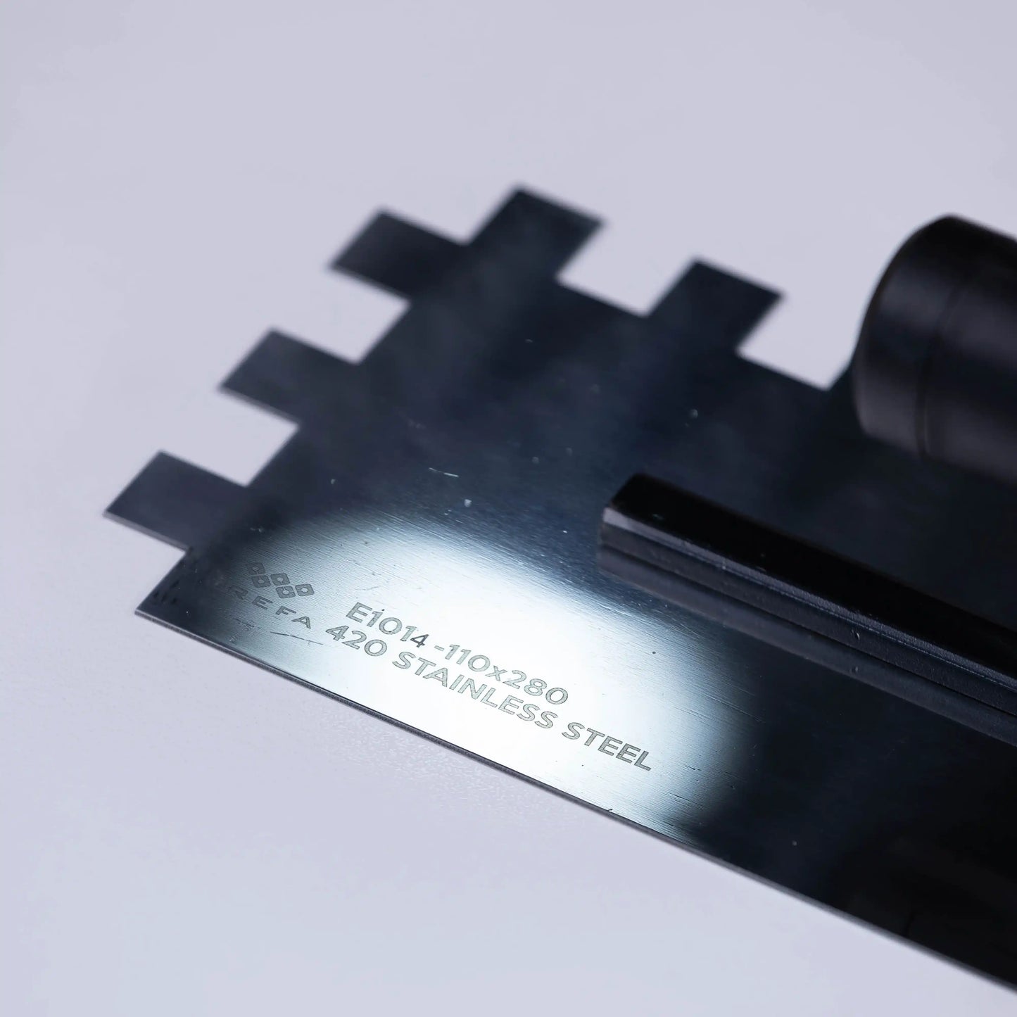 E1014 Stainless steel notched trowel 15mm